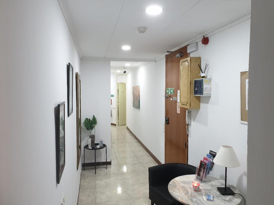 Hostal Absolut Stay (Adults Only) Барселона Экстерьер фото