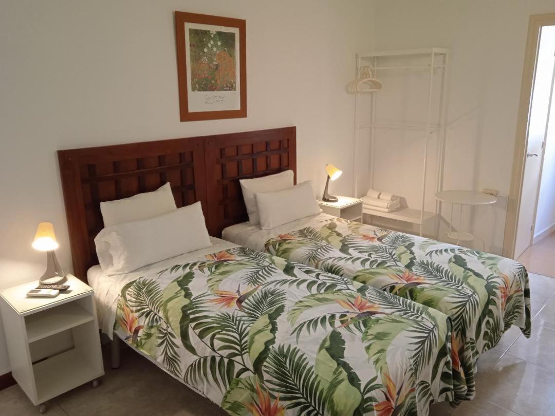 Hostal Absolut Stay (Adults Only) Барселона Экстерьер фото