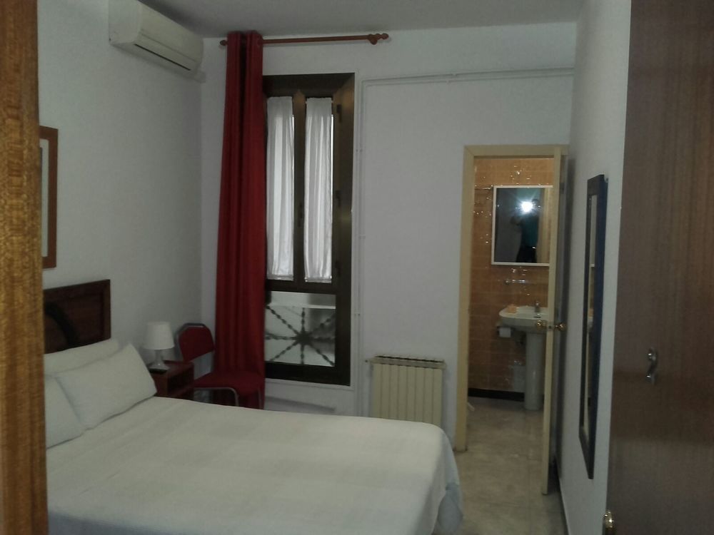 Hostal Absolut Stay (Adults Only) Барселона Экстерьер фото